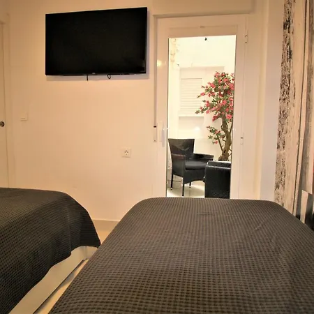 Calle San Carlos 132 *