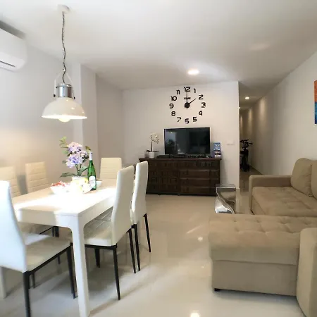 Calle San Carlos 132 Appartamento