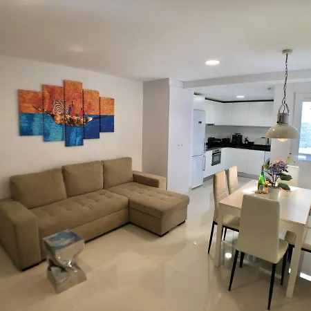 Calle San Carlos 132 Apartament *